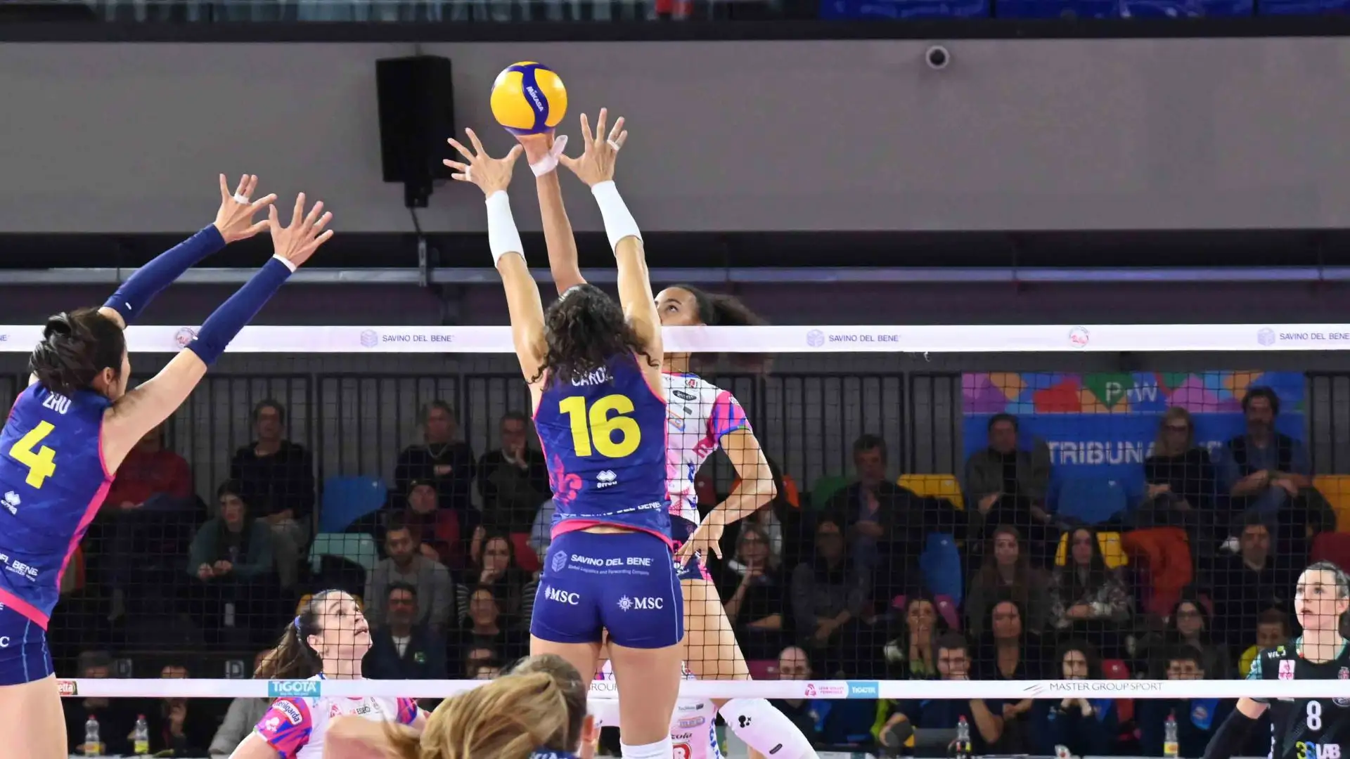 Scandicci ha schierato la sua formazione migliore, con Ognjenovic in regia e Antropova in diagonale, Nwakalor e Carol al centro, Herbots e Zhu in banda e Parrocchiale libero, mentre Novara ha utilizzato Durul opposta a Bosio, Danesi e Bonifacio centrali, Bosetti e Szakmary schiacciatrici e Fersino libero.