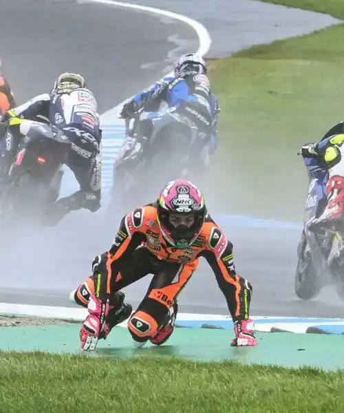 Il nubifragio ferma le MotoGp ma qualcuno polemizza: le foto da Phillip Island