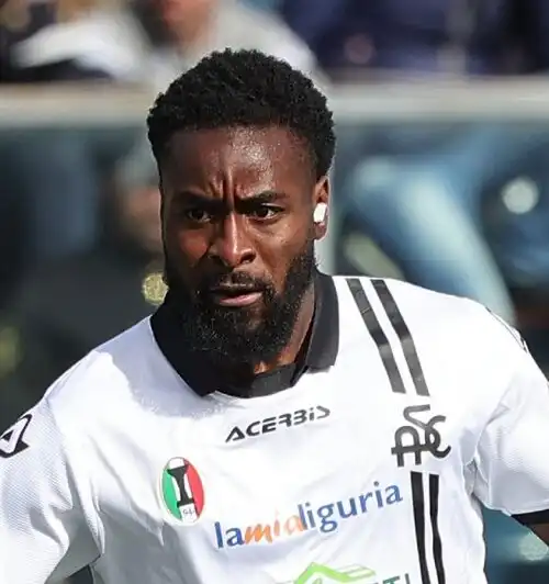 Spezia-Inter, l’orecchino tradisce Nzola: fuori dopo 10 minuti