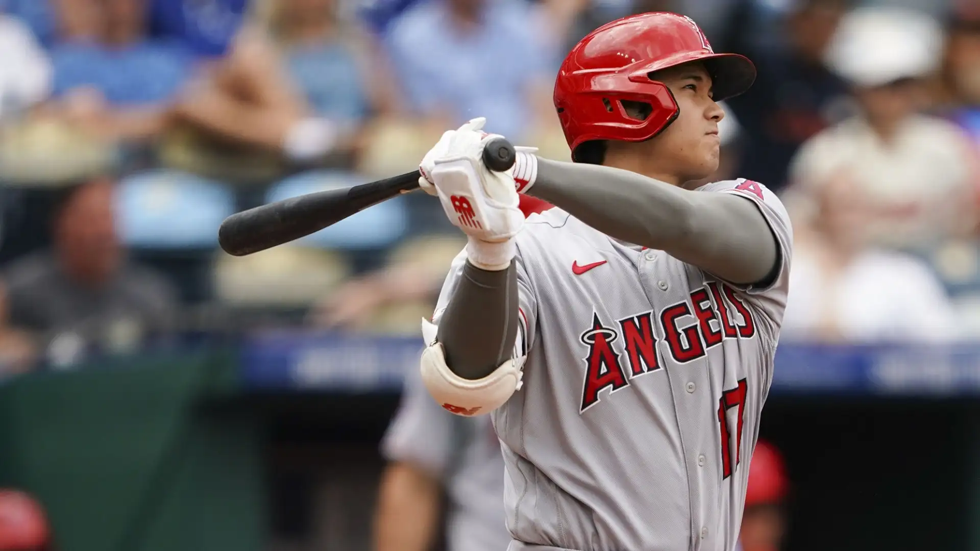 16 Shohei Ohtani (Baseball): stipendio $30M; sponsorizzazioni $40M. Totale $70M