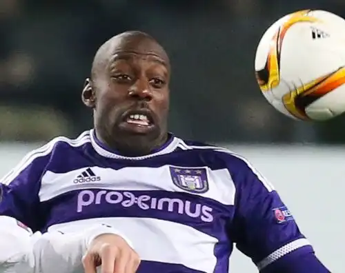 Okaka sovrappeso, l’Anderlecht lo silura