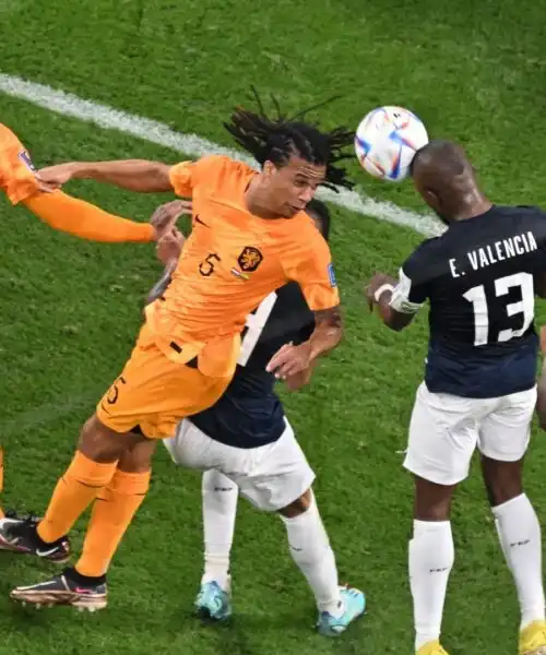 Una traversa salva l’Olanda, l’Ecuador impone l’1-1 a Van Gaal
