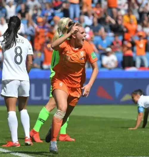L’Olanda sfonda nel finale: 1-0