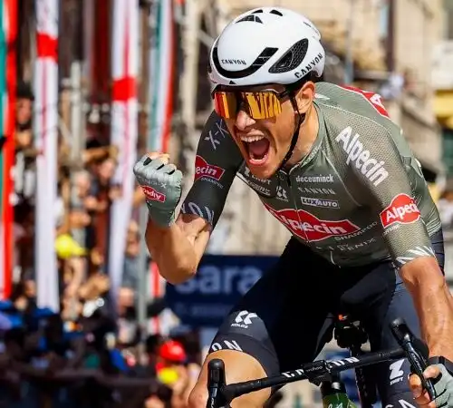 Giro d’Italia, a Genova fuga vincente di Oldani: “Incredibile, il mio primo successo”