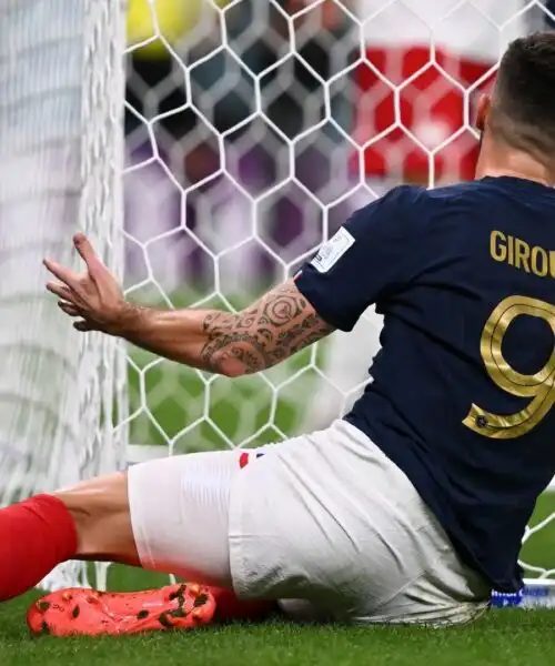 Olivier Giroud sbaglia a porta vuota: le foto dell’incredibile errore