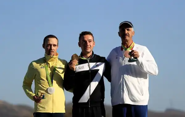 Il nostro tiratore ha conquistato la medaglia d'oro, al termine di una giornata assolutamente perfetta. Il ventunenne rompendo tutti i piattelli della finale ha battuto lo svedese Svensson.