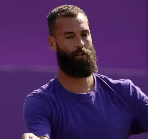 Wimbledon, altro colpo di testa di Benoit Paire