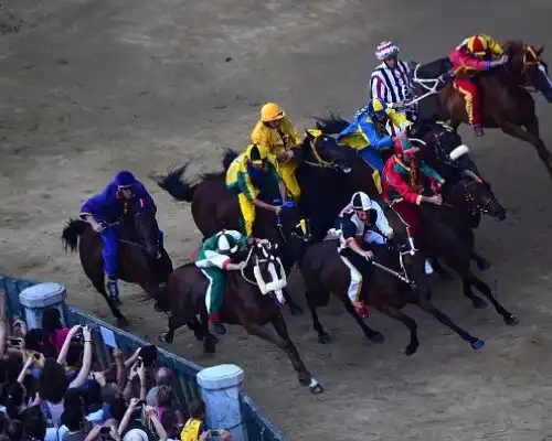 Palio, vittoria da brivido per la Selva