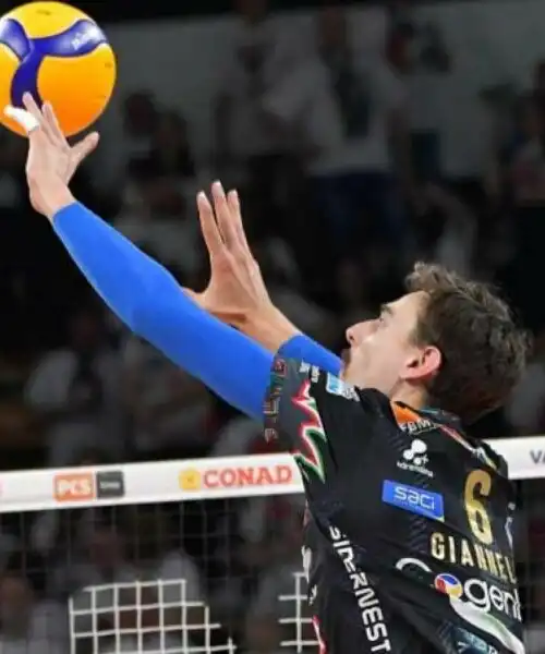 Palleggio a pallavolo, i segreti dell’alzata perfetta: le foto