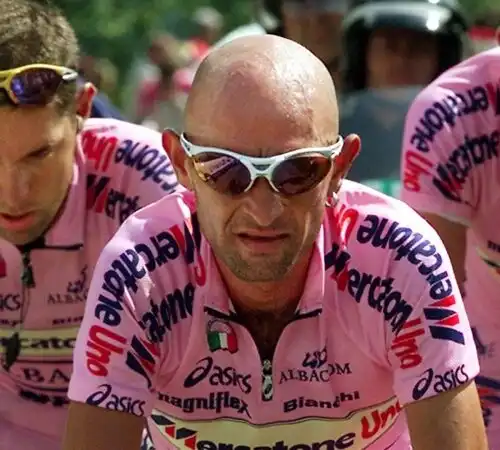 Alla cordata Cassani la bici del Tour del 2000 di Marco Pantani