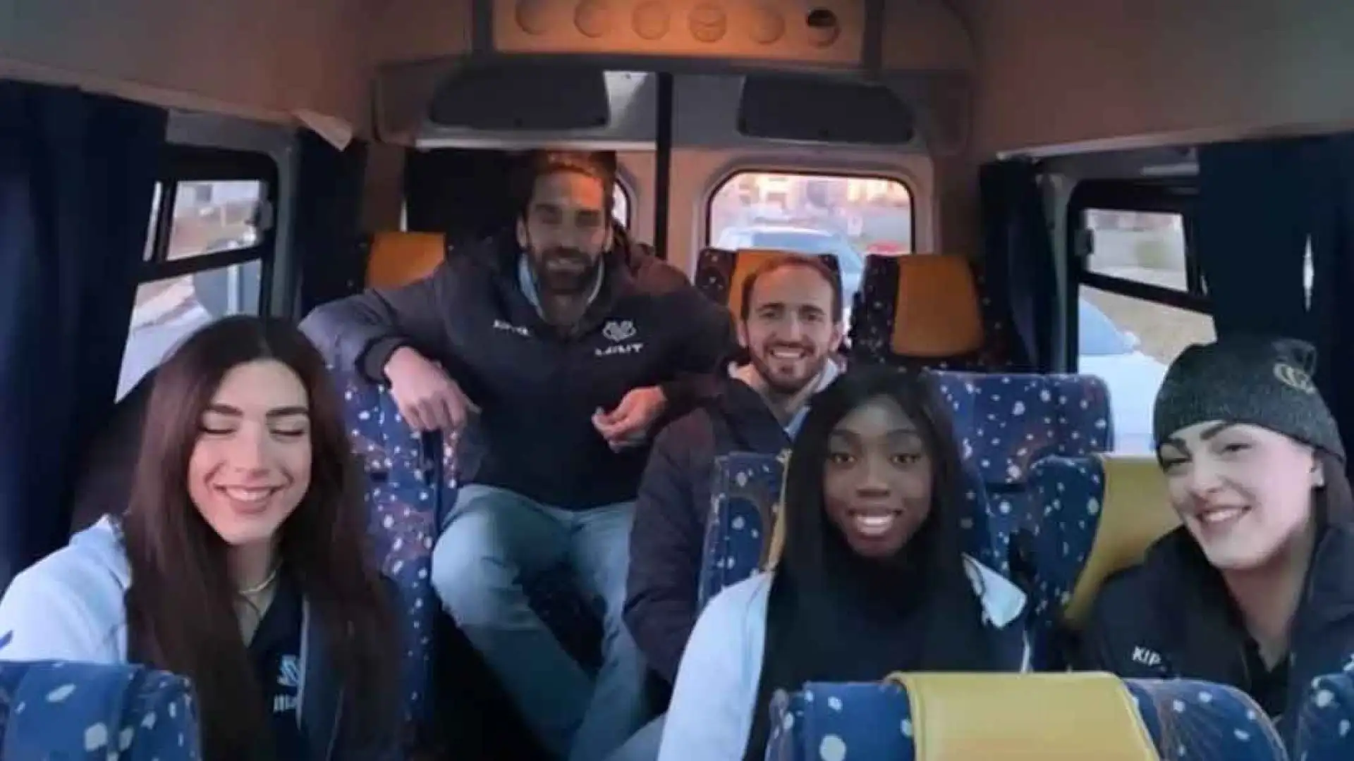 Egonu e compagni sono partiti in autobus alla volta di Fidenza.