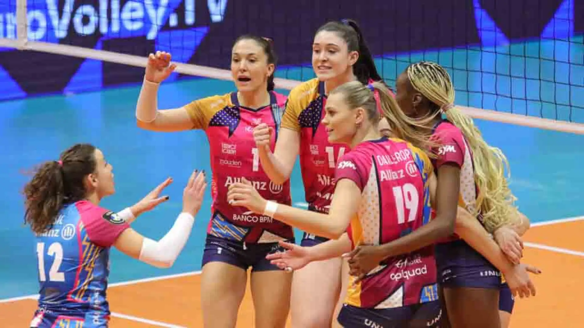 Allianz Vero Volley Milano conquista la quarta vittoria consecutiva nella Champions League.