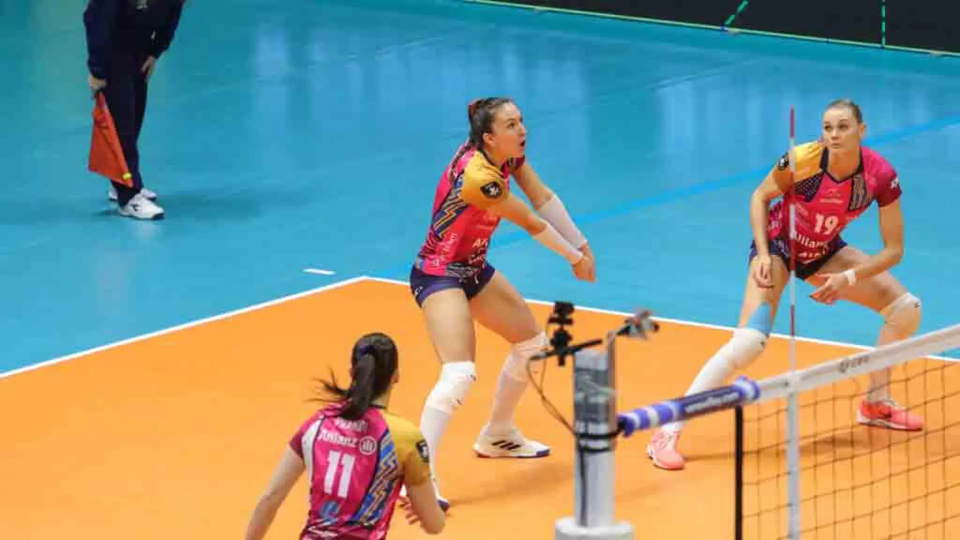 battaglia non era finita: l'Allianz Vero Volley Milano ha fatto leva sulla propria grinta e sul talento dei propri atleti, assicurandosi la vittoria nei successivi due set, con un netto 25-16 e 25-13.