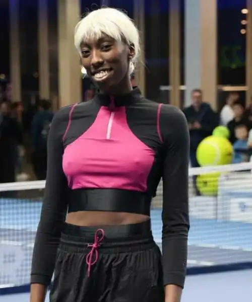 Paola Egonu si dà al tennis: le foto