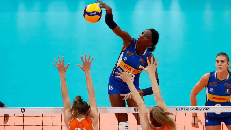 Volley, una scatenata Paola Egonu trascina le azzurre in finale