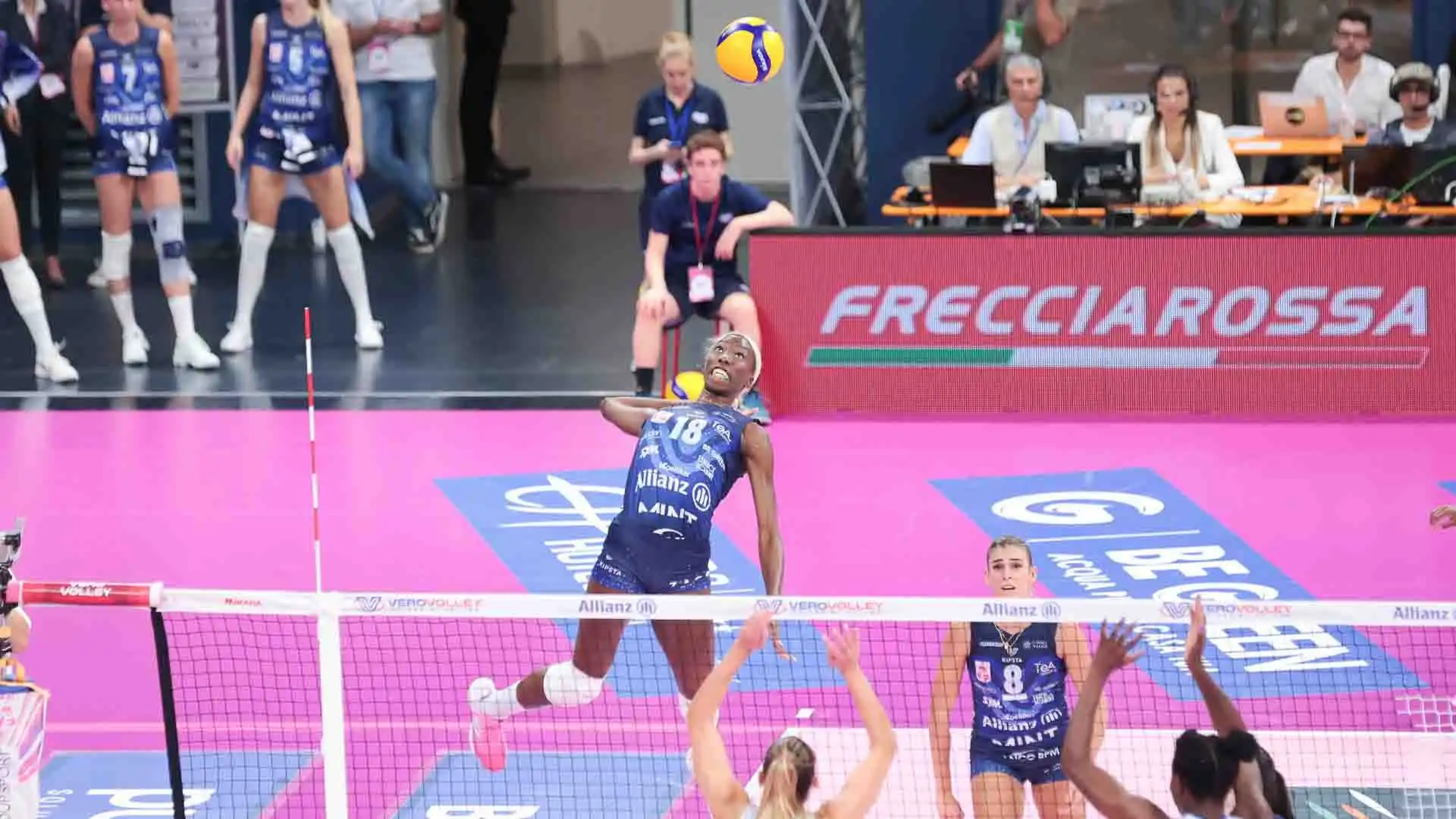 L'Allianz Vero Volley Milano ospita all'Opiquad Arena di Monza giovedì alle 20 le serbe del Jedinstvo Stara Pazova.