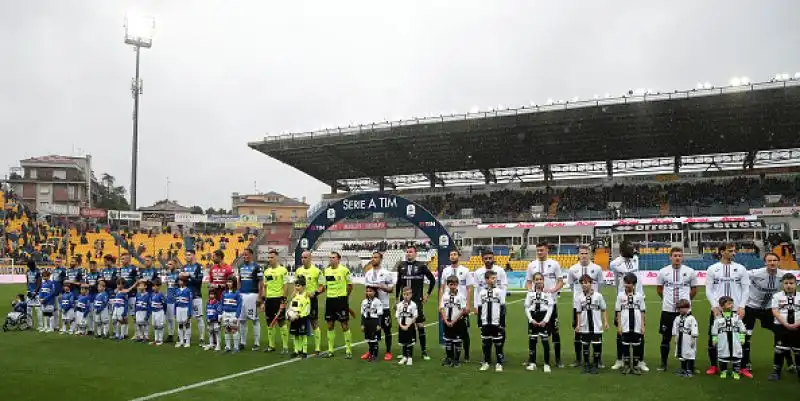 Parma blucerchiato, Sampdoria crociata: questa l'iniziativa con cui i due club hanno celebrato il gemellaggio che dura ormai da anni. La partita del Tardini è poi finita 3-3.