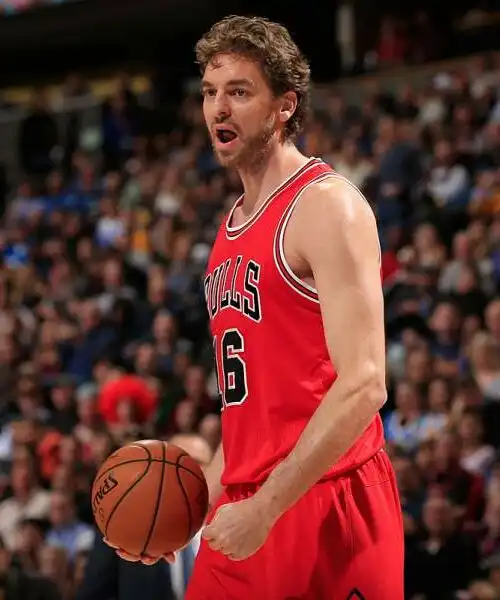 Messina per i Kings, Gasol agli Spurs