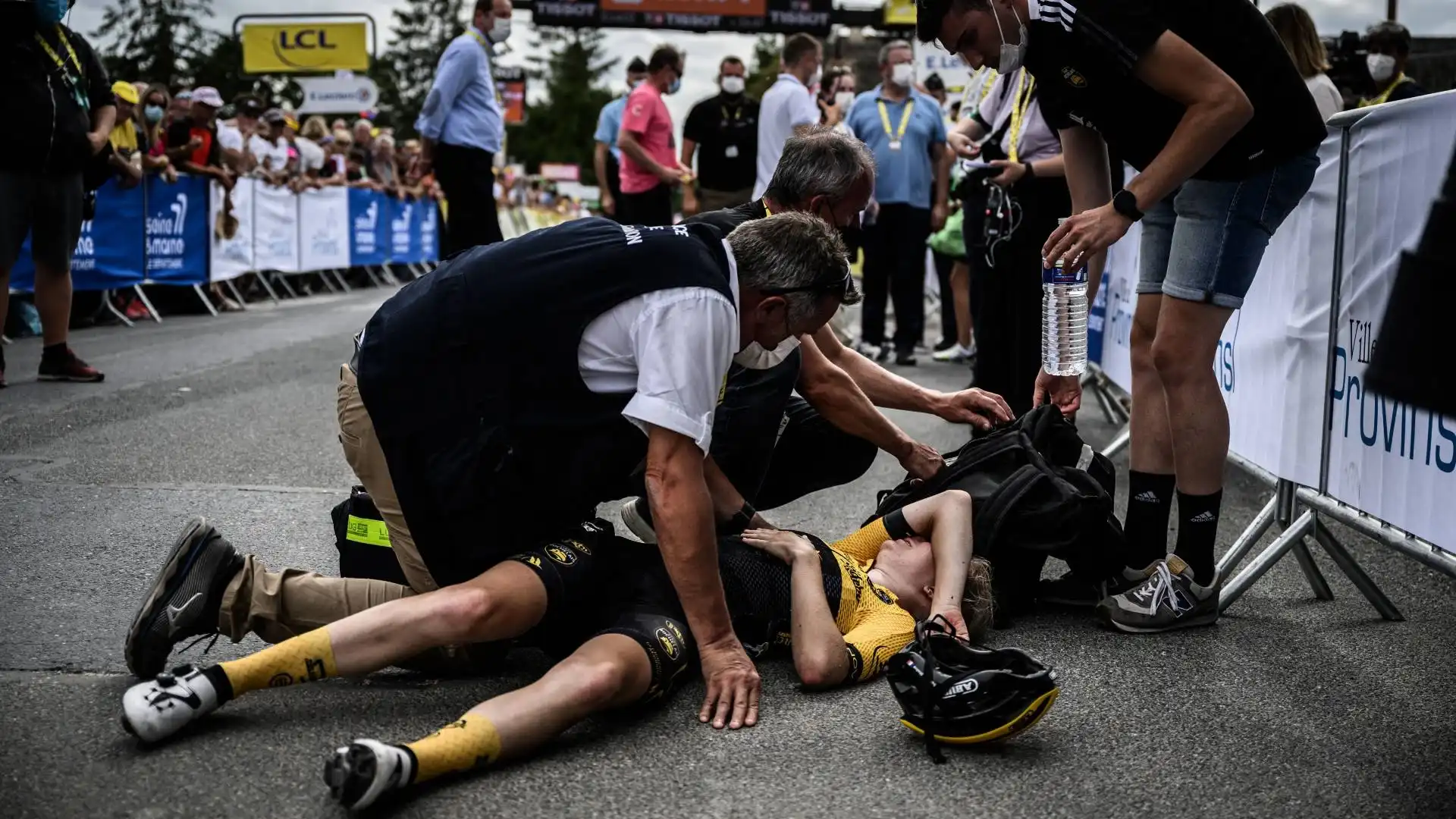 Paura al Tour de France femminile