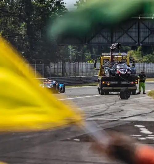 Paura alla Variante Ascari: le foto