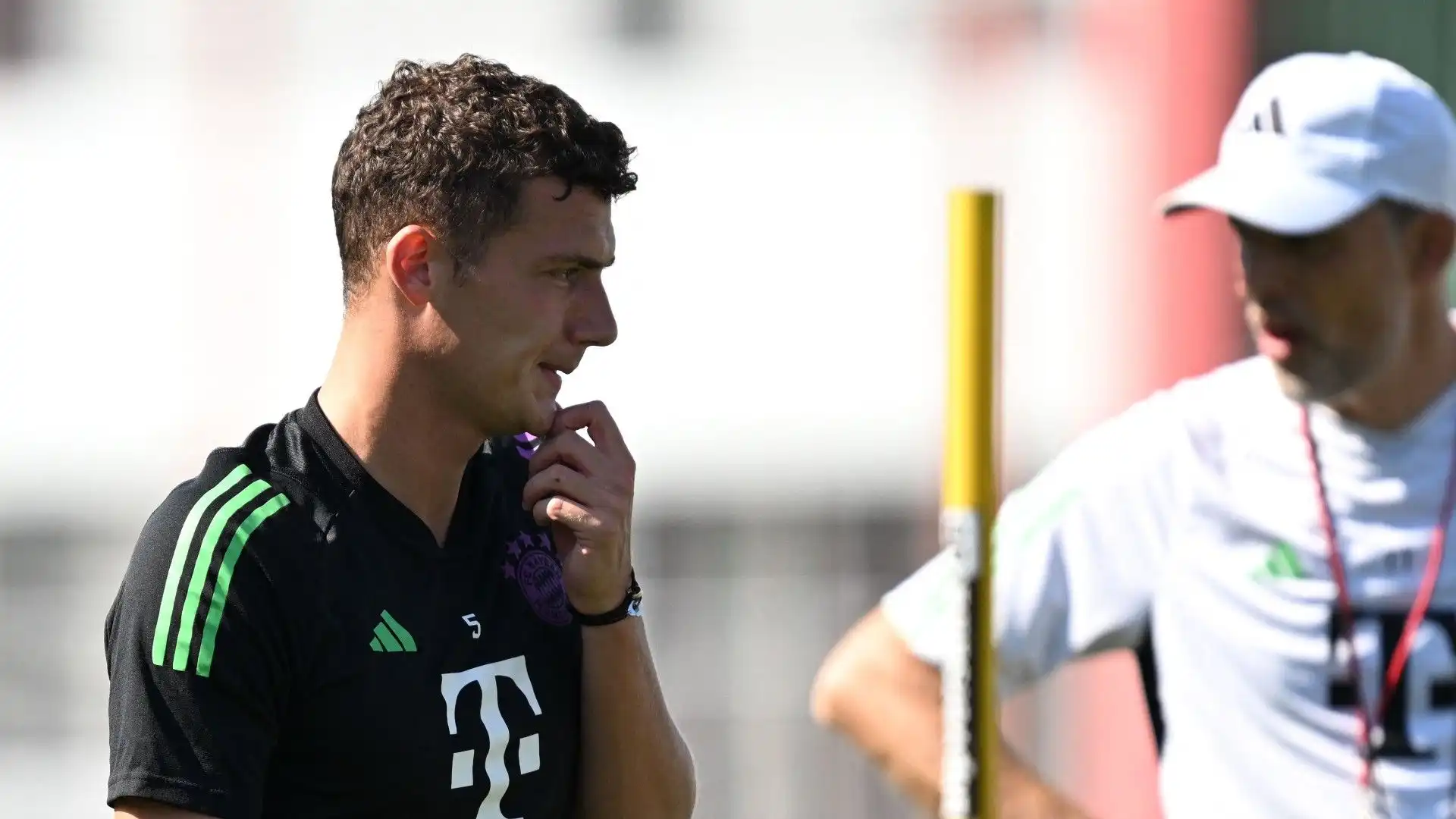 L'allenatore sta dunque facendo muro: senza sostituto (di suo gradimento), Pavard non lascerà la Germania
