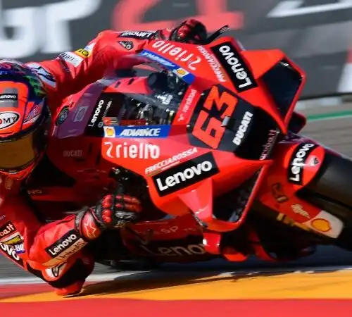 MotoGp, Aragon: spettacolare pole di Pecco Bagnaia. Indietro Valentino Rossi