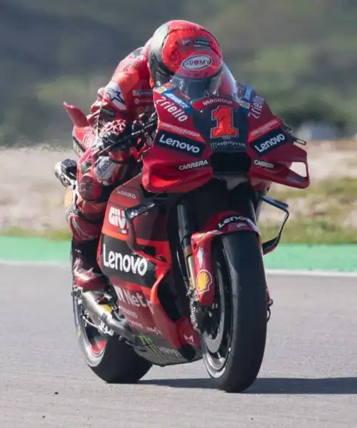 MotoGp, test Portimao: brilla Pecco Bagnaia, soffre Marc Marquez