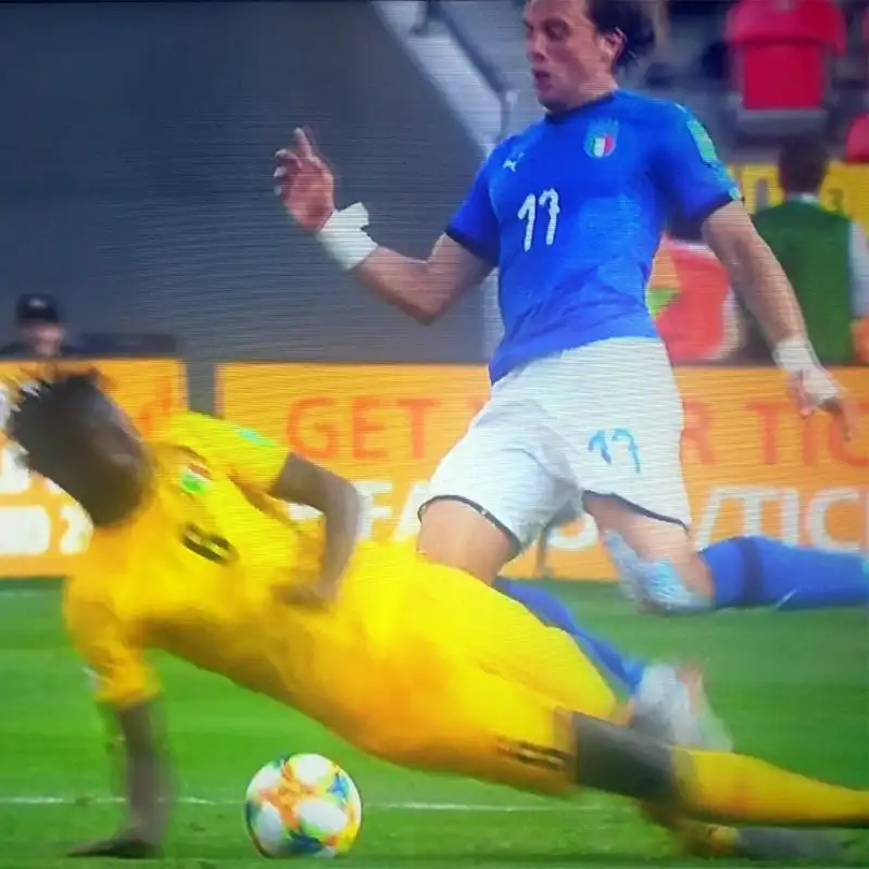 Per fortuna nulla di che. Ma l'intervento di Diakite (espulso) è stato terrificante. (Immagini tratte da SkySport)