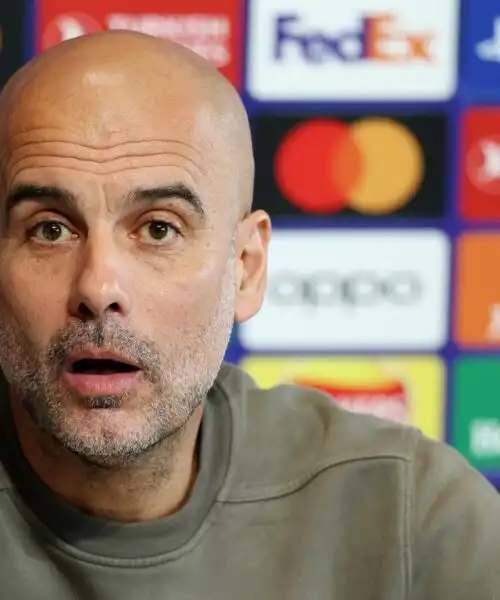 Pep Guardiola dà inizio alla sfida con il Real Madrid: le foto della conferenza stampa