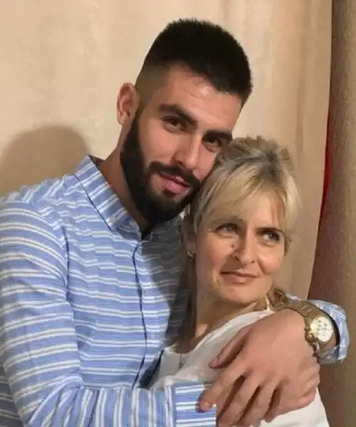 Lascia il calcio a 23 anni per salvare la madre malata