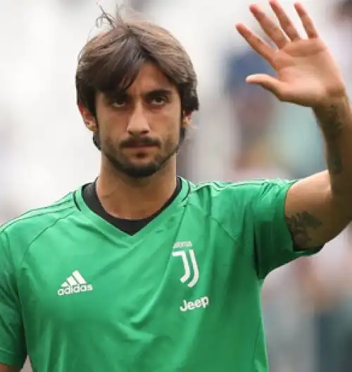 Mattia Perin saluta la Juventus