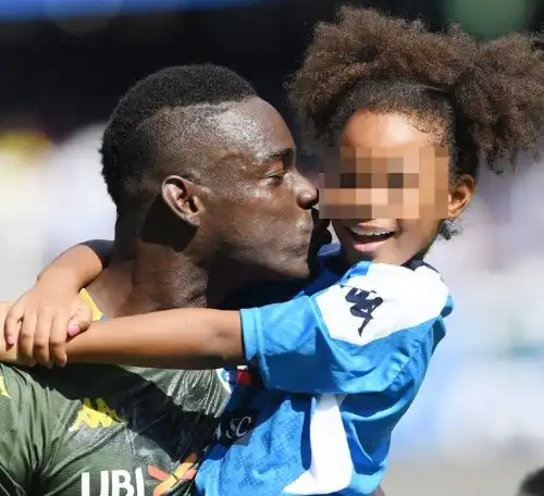 Balotelli in campo con la figlia Pia