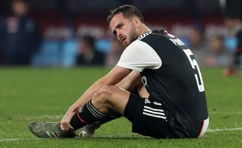 Il Psg torna su Pjanic, la risposta del giocatore