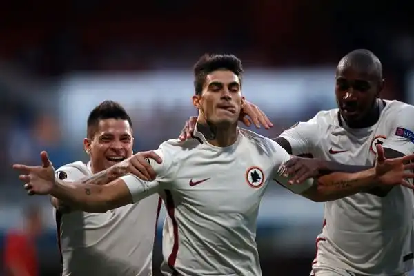 La Roma non va oltre il pari contro il Viktoria Plzen: dopo essere passata subito in vantaggio grazie a un rigore trasformato da Diego Perotti, al 3', i giallorossi hanno subito il pari otto dopo.
