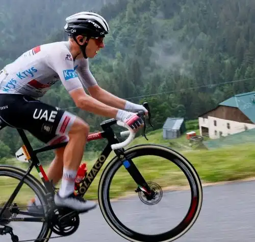 Tour de France: Pogacar da urlo si prende la maglia gialla