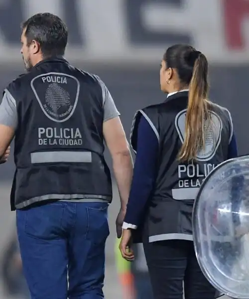 Polizia in campo, rissa ed espulsioni: River Plate-Boca Juniors in foto