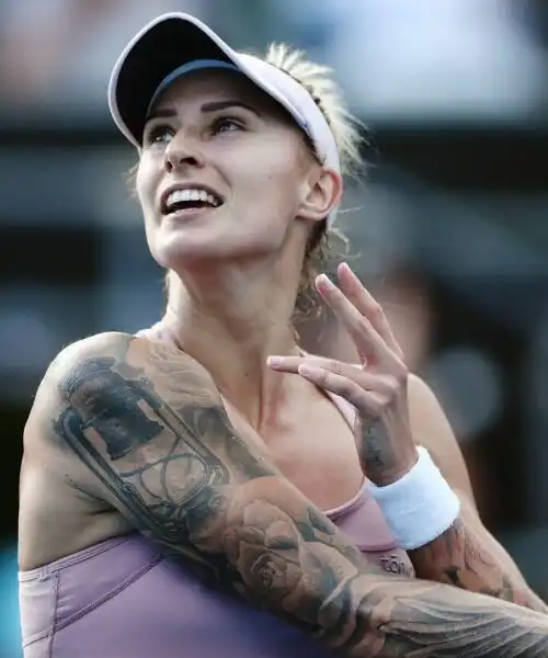 Polona Hercog, le foto della tennista con il braccio super tatuato