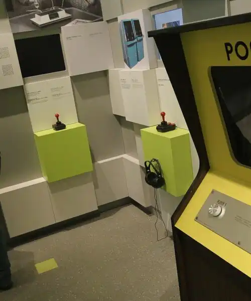 Pong compie cinquant’anni. La storia del leggendario videogioco in immagini