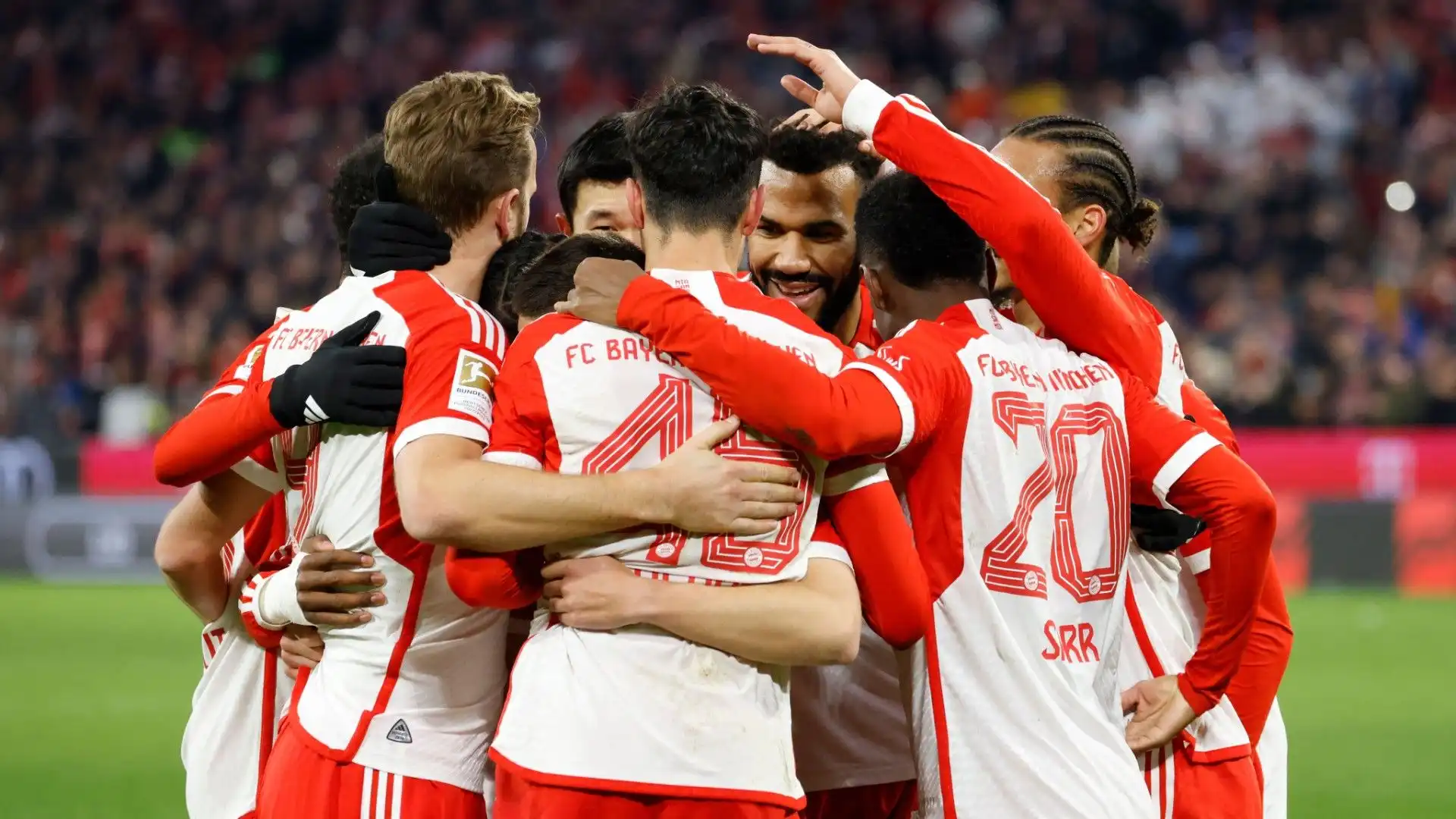 Prima lo spavento, poi la vittoria: Bayern Monaco in festa
