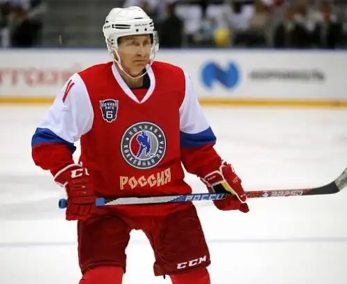 Putin scatenato, sette gol a hockey