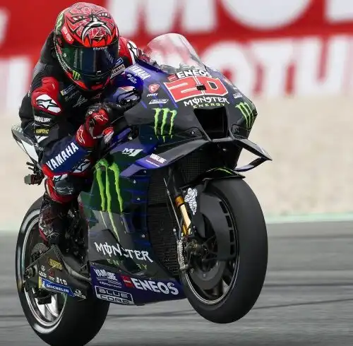 MotoGp, è polemica per la penalità a Fabio Quartararo: Yamaha furiosa