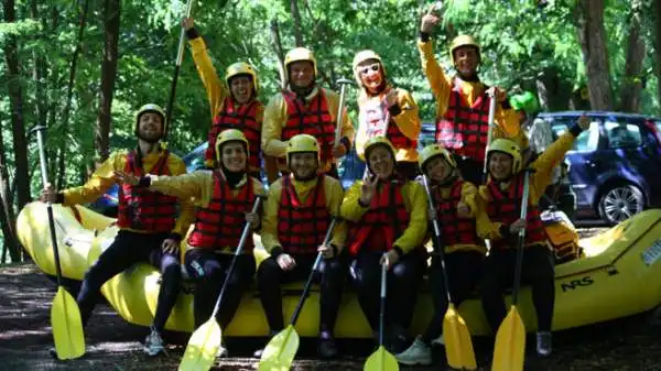 I giornalisti che hanno preso parte alla prima tappa di “Emozione3 Gira l’Italia” hanno provato il brivido della discesa tra le rapide del fiume Sesia in rafting.