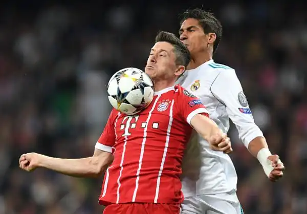 Il 2-2 con doppietta dell'attaccante francese basta ai Blancos per volare a Kiev per l'ultimo atto della Champions League.