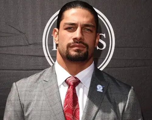 Clamoroso in WWE, sospeso Roman Reigns