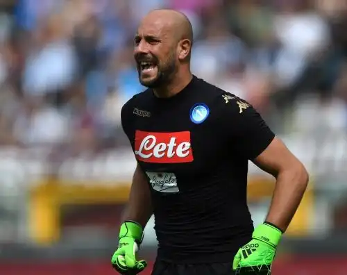 Pepe Reina resta al Napoli
