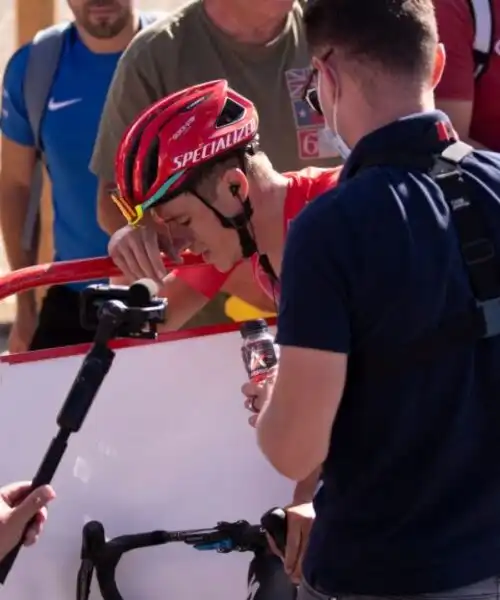 Remco Evenepoel staccato, Roglic riapre la Vuelta