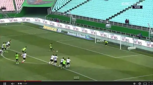 Nel campionato coreano è stato segnato un rigore che profuma di anni '70 e di calcio totale.