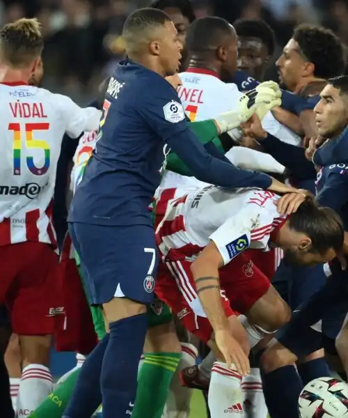 Risse ed espulsioni (ma anche 5 gol) nella sera del ritorno di Leo Messi: le foto