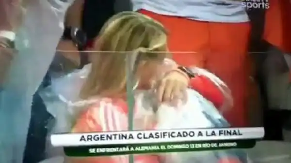 Impietoso, il sottopancia della regia internazionale ricordava la qualificazione dell'Argentina alla finale di domenica al Maracanà.