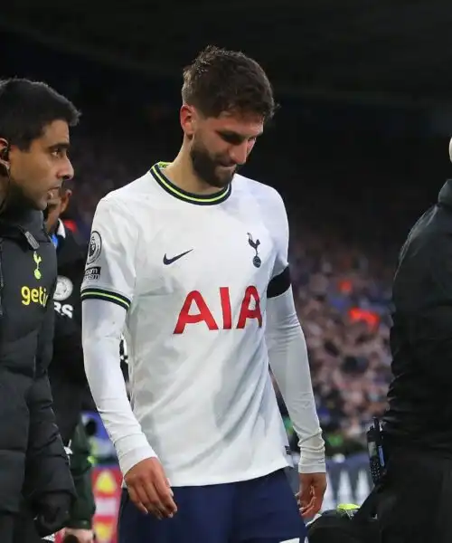 Rodrigo Bentancur abbandona il campo piangendo: le foto